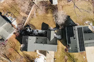 228 Wellington Dr, Crystal Lake, IL 60014 - Photo 3