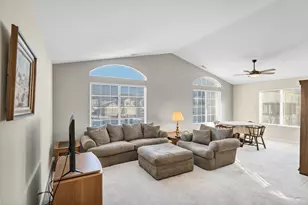 1633 Fredericksburg Ln, Aurora, IL 60503 - Photo 3