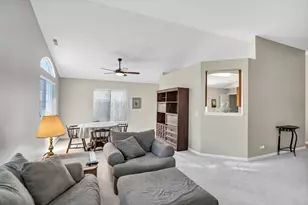 1633 Fredericksburg Ln, Aurora, IL 60503 - Photo 5