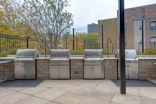 3930 N Pine Grove Ave, Chicago, IL 60613 - Photo 19