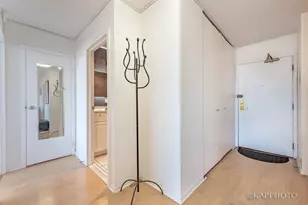 3930 N Pine Grove Ave, Chicago, IL 60613 - Photo 7