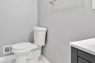 553 N Leamington Ave, Chicago, IL 60644 - Photo 17