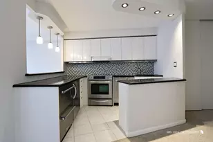 300 N State St, Chicago, IL 60654 - Photo 3