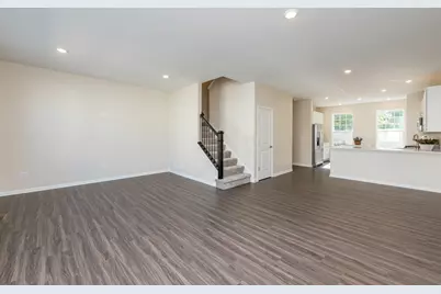 804 Neubauer Circle, Lindenhurst, IL 60046 - Photo 3