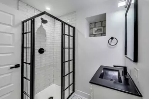 1437 W Oakdale Ave, Chicago, IL 60657 - Photo 15