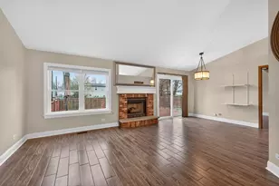 1690 Red Coach Ln, Algonquin, IL 60102 - Photo 3