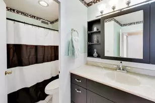 4250 N Marine Dr, Chicago, IL 60613 - Photo 15