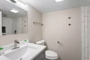 7700 S Paxton Ave, Chicago, IL 60649 - Photo 25