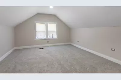 7700 S Paxton Avenue, Chicago, IL 60649 - Photo 19