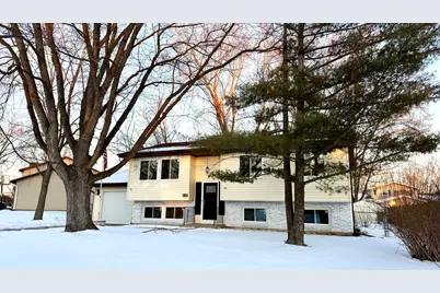 527 Northgate Road, Lindenhurst, IL 60046 - Photo 1