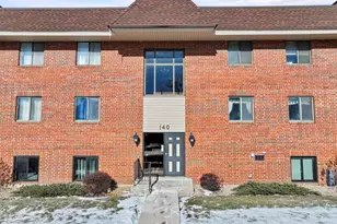 140 E Fountainview Ln, Lombard, IL 60148 - Photo 1