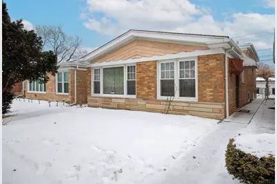 4211 W Devon Avenue, Chicago, IL 60646 - Photo 1