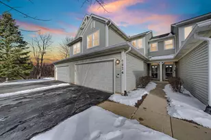 2874 Falling Waters Ln, Lindenhurst, IL 60046 - Photo 3