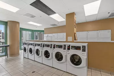 111 W Maple Street #2210, Chicago, IL 60610 - Photo 17