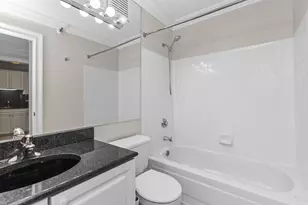 111 W Maple St, Chicago, IL 60610 - Photo 13