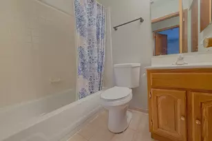 6 N Victoria Ln, Streamwood, IL 60107 - Photo 13