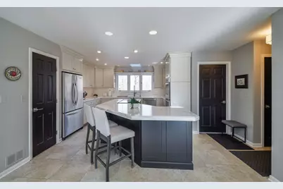 1907 Shoreline Drive, Saint Charles, IL 60174 - Photo 9