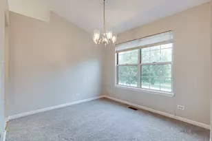 543 Grosse Pointe Cir, Vernon Hills, IL 60061 - Photo 7