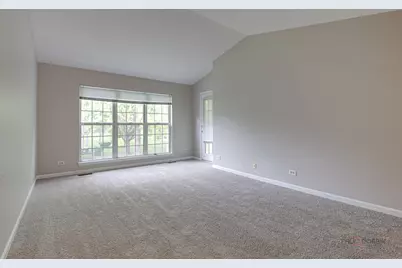 543 Grosse Pointe Circle, Vernon Hills, IL 60061 - Photo 15