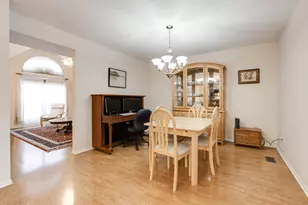 134 Heritage Ct, Gurnee, IL 60031 - Photo 7