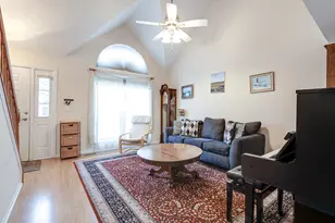 134 Heritage Ct, Gurnee, IL 60031 - Photo 5