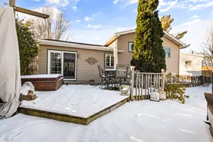 325 Hillandale Dr, Round Lake, IL 60073 - Photo 29