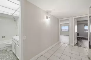 375 Plum Creek Dr, Wheeling, IL 60090 - Photo 9