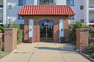 375 Plum Creek Dr, Wheeling, IL 60090 - Photo 3