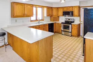 755 Loomis Dr, Rockton, IL 61072 - Photo 13