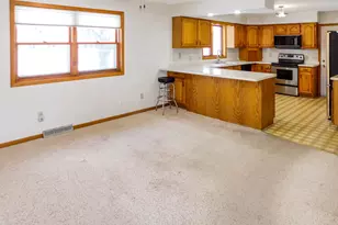 755 Loomis Dr, Rockton, IL 61072 - Photo 11