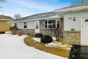 755 Loomis Dr, Rockton, IL 61072 - Photo 3