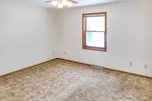 755 Loomis Dr, Rockton, IL 61072 - Photo 17