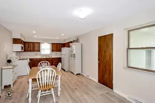 18 Laurel Ln, Grant Park, IL 60940 - Photo 9