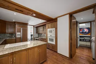 180 E Pearson St, Chicago, IL 60611 - Photo 17