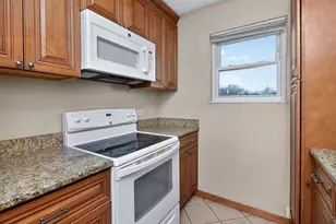 1351 N Winslowe Dr, Palatine, IL 60074 - Photo 9