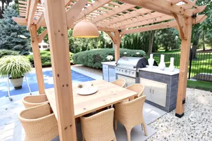 2221 Donegal Dr, Darien, IL 60561 - Photo 7