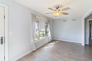 1915 Dunraven Rd, Bloomington, IL 61704 - Photo 11