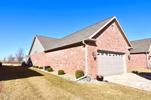 1915 Dunraven Rd, Bloomington, IL 61704 - Photo 3