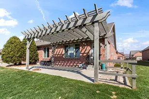 1915 Dunraven Rd, Bloomington, IL 61704 - Photo 25