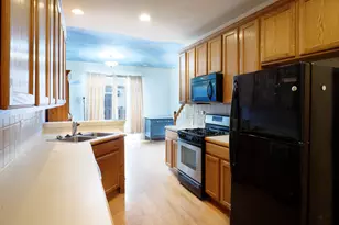 2233 Hillsboro Ct, Aurora, IL 60503 - Photo 7