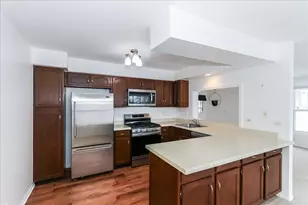 1890 Pebble Beach Cir, Elk Grove Village, IL 60007 - Photo 3