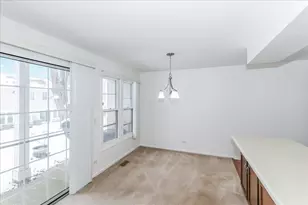 1890 Pebble Beach Cir, Elk Grove Village, IL 60007 - Photo 11