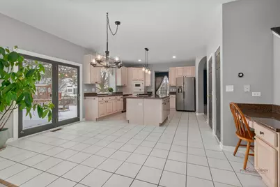 597 Treetop Lane, Gurnee, IL 60031 - Photo 7