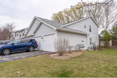 1225 N Red Oak Circle #3, Round Lake Beach, IL 60073 - Photo 3