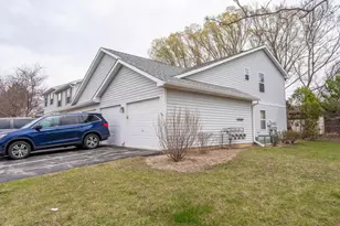 1225 N Red Oak Cir, Round Lake Beach, IL 60073 - Photo 3