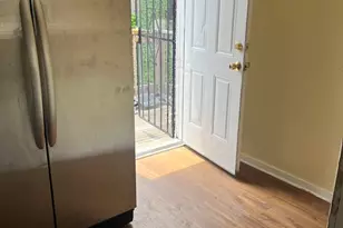 8143 S Colfax Ave, Chicago, IL 60617 - Photo 15