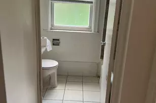 8143 S Colfax Ave, Chicago, IL 60617 - Photo 9