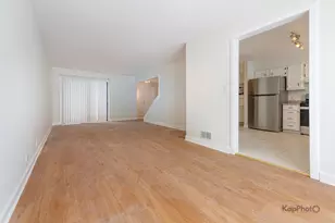 102 N Waterford Dr, Schaumburg, IL 60194 - Photo 3