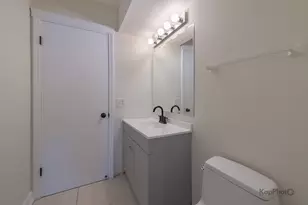 102 N Waterford Dr, Schaumburg, IL 60194 - Photo 25