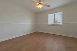 102 N Waterford Dr, Schaumburg, IL 60194 - Photo 13